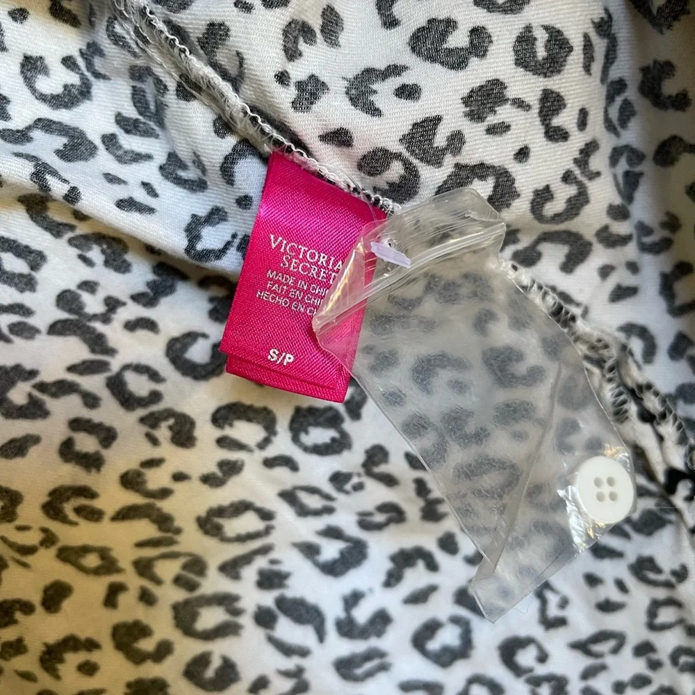 Victoria Secret Robe - Picture 2 of 2